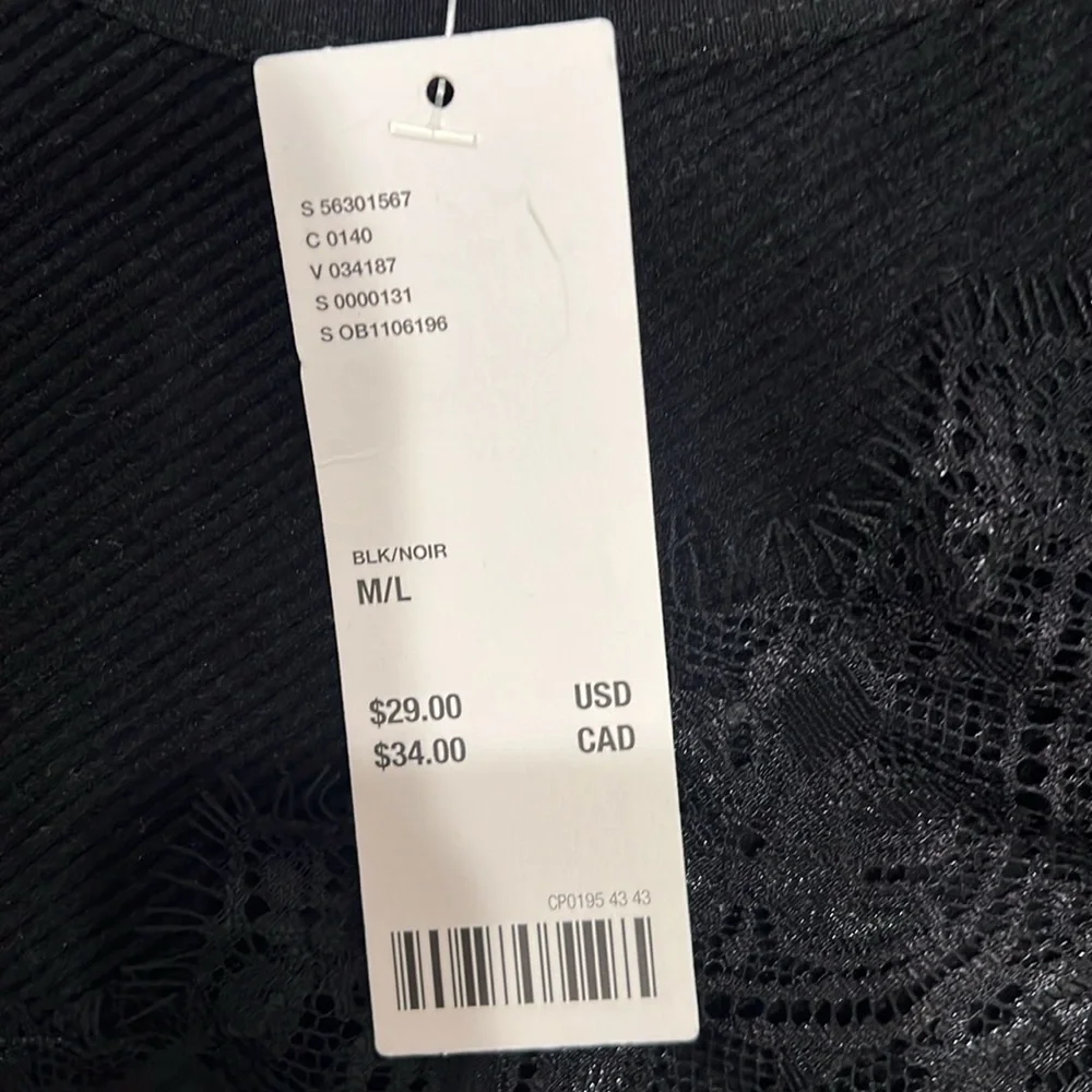 NWT UO Black Lace Seamless Stretchy Racerback Crop Top - Picture 3 of 3